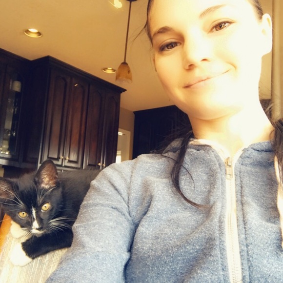 Meet Your Posher, Veronica🌸 - Picture 4 of 4